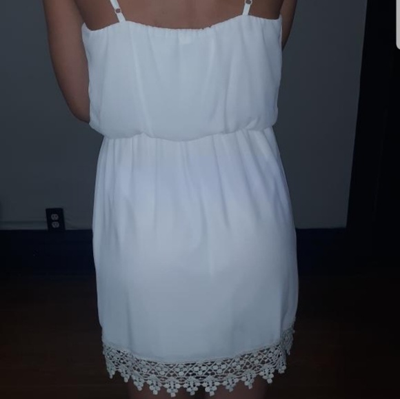 White dress - Picture 3 of 3